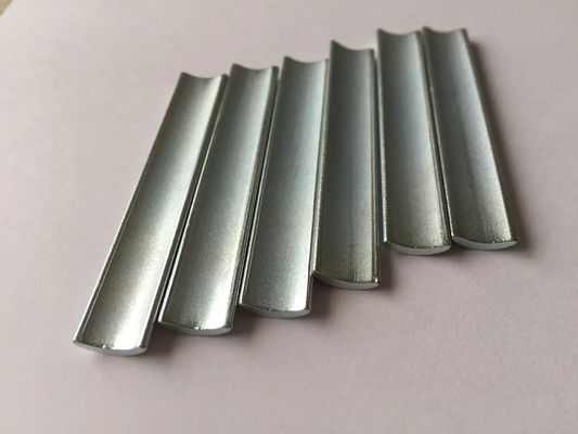 แม่เหล็ก Nd นีโอไดเมียม มอเตอร์อุณหภูมิสูง แม่เหล็กโลหะ รูปร่างโค้ง