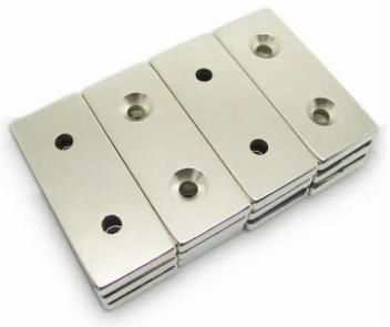 OEM Ndfeb N45 บล็อกแม่เหล็กรูปสี่เหลี่ยมผืนผ้า Countersunk Hole Magnets