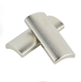 แม่เหล็ก Nd นีโอไดเมียม มอเตอร์อุณหภูมิสูง แม่เหล็กโลหะ รูปร่างโค้ง