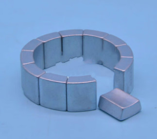 ราคาที่แข่งขันได้ Ndfeb Magnet Block Arc Neodymium Magnets สำหรับมอเตอร์