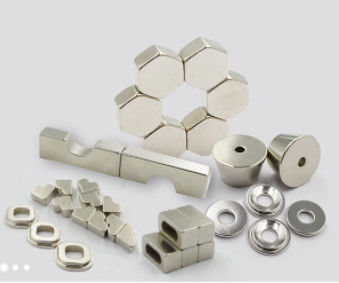 แม่เหล็กนีโอไดเมียม N45 บล็อกแม่เหล็กแท่งนีโอไดเมียมทรงพลังเคลือบ Zn