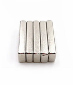 บล็อกอุตสาหกรรมแม่เหล็ก NdFeB Ni Cu Ni เคลือบแม่เหล็กนีโอไดเมียมแบบกำหนดเอง